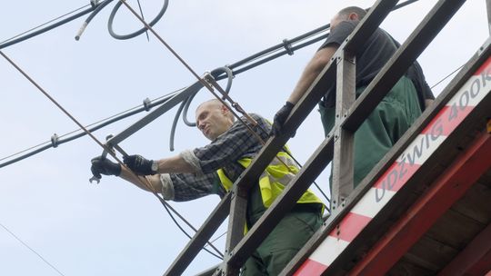Elektryczna pajęczyna wraca nad al. Racławickie