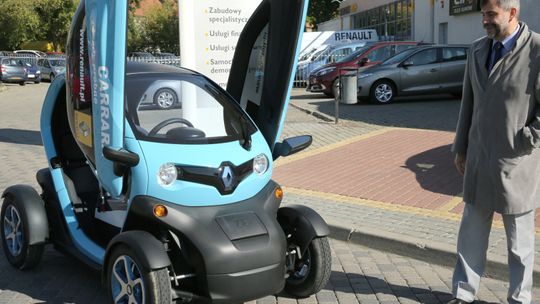 Elektryczny samochód Twizy na ulicach Lublina (wideo)
