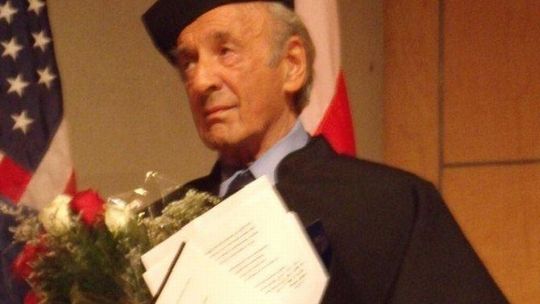 Elie Wieselowi wręczono doktorat honorowy Uniwersytetu Warszawskiego