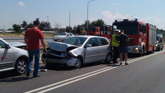 Elizówka: Czołowe zderzenie dwóch samochodów