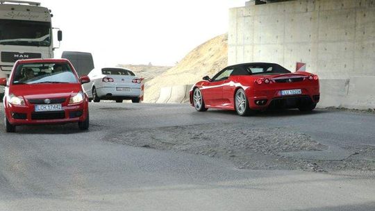 Elizówka: Ta dziura przerosła drogowców (wideo)