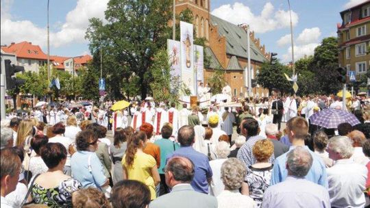 Ełk: Ile zarabiają księża i ile pieniędzy dostaje kuria