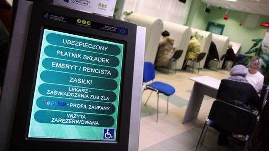 Emeryci szturmują ZUS. Wniosków o połowę więcej niż rok temu