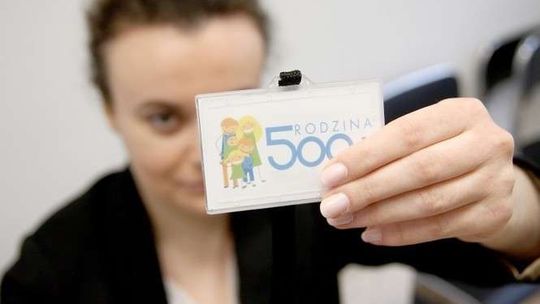 Emigracja czeka na 500+. Ośrodek nie ma pieniędzy, bo nie złożył wniosku do wojewody