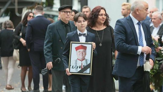 Emocjonalny pogrzeb prof. Żmigrodzkiego. "Teraz już Marek dołączył do syna i żony" [zdjęcia]