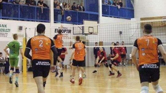 Energa Ostrołęka – Huragan Międzyrzec Podlaski 3:1. Wicelider okazał się za mocny