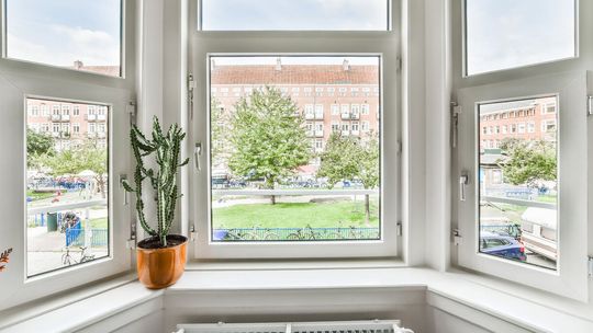 Energooszczędne okna: Jak nowoczesna stolarka okienna pomaga obniżyć rachunki za ogrzewanie