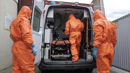 Epidemia koronawirusa w Polsce. Zmarło 10 osób, wśród ofiar 45-letnia kobieta