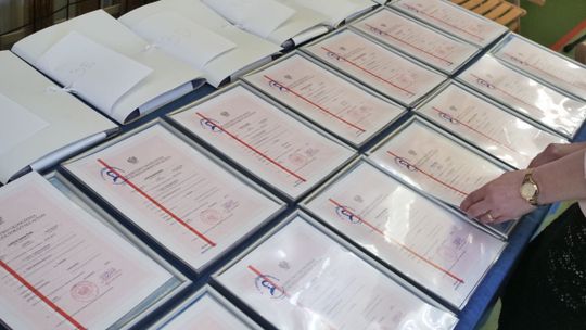 Epidemia rozmnożyła biało-czerwone paski na świadectwach uczniów z Lublina