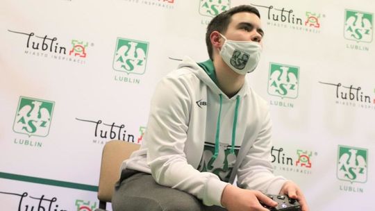 Eryk "Laxon" Birc z AZS UMCS Lublin triumfatorem II Amatorskiego Turnieju FIFA 20