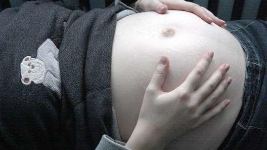 Eskorta przez ponad 100 kilometrów. Policjanci pomogli ciężarnej 