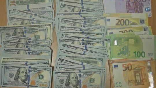Euro, dolary, złotówki liczone w milionach. I wszystko to nielegalne