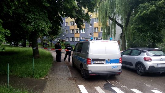 Ewakuacja w bloku na LSM w Lublinie. Mężczyzna miał granat ręczny i rewolwer