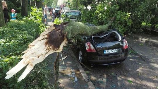 Ewakuowani mieszkańcy, uszkodzone budynki. Trwa szacowanie strat po nawałnicy w Lublinie