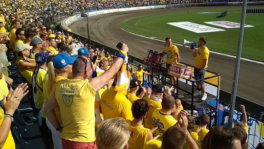 Ewelina! Co??? Wyjdziesz za mnie!? Oświadczyny podczas meczu żużlowego [wideo]