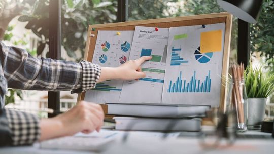 Ewolucja algorytmów wyszukiwarek - Jak pozostać na szczycie w 2024 roku?