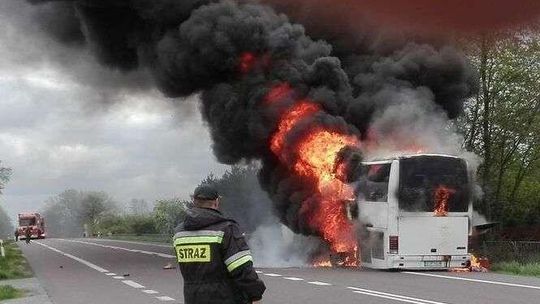 Fajsławice: Pożar autokaru wycieczkowego na DK17 (zdjęcia)