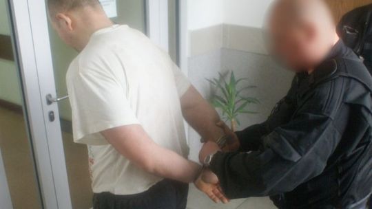 Fałszerz pieniędzy zatrzymany. Mafia miała prawdziwą fabrykę (zdjęcia)