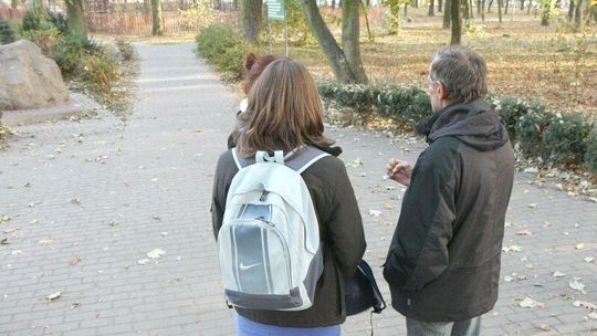 Fałszywi policjanci  pobrali chłopcu krew w parku