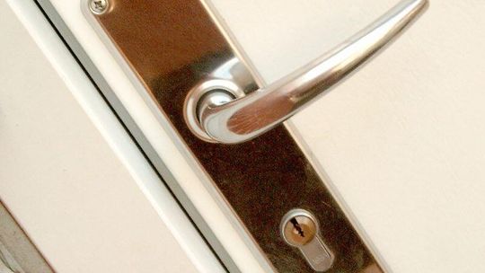 Fałszywi pracownicy NFZ pukają. Nie otwieraj 