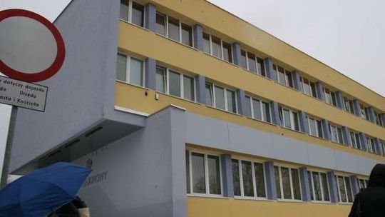 Fałszywy alarm bombowy. Kobieta namówiła 17-latka, żeby zadzwonił