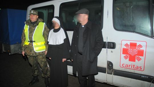 Fałszywy ksiądz i zakonnica udawali Caritas (zdjęcia)