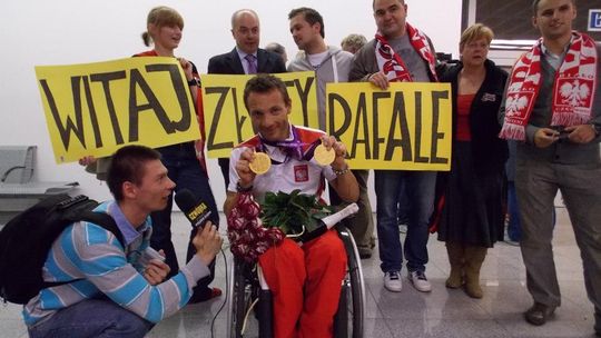 Fani z Lublina przywitali Rafała Wilka na Okęciu