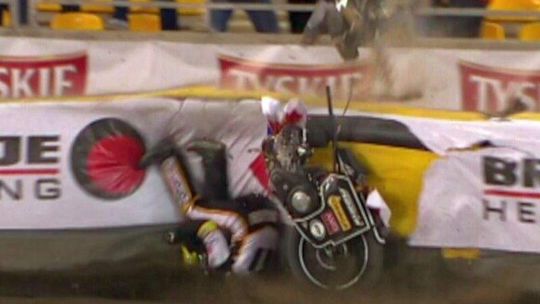 Fatalny wypadek na torze w Toruniu. Złamała się rama (wideo)