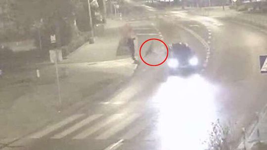 Fatalny wypadek po kłótni z chłopakiem. 17-latka odbiła się od auta [wideo]