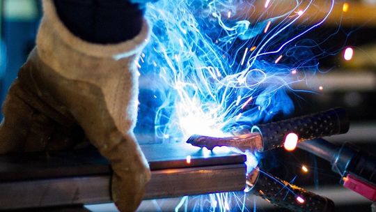 Fatalny wypadek podczas pracy. Mężczyzna porażony prądem nie żyje