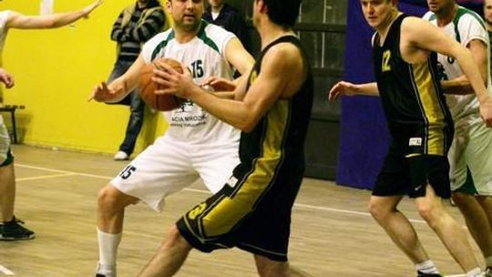 Faworyci zaczęli walkę o mistrzostwo od zwycięstw