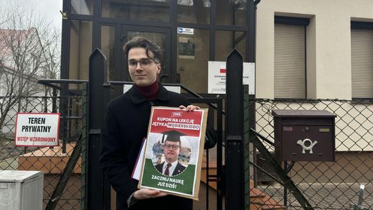 Federacja Młodych Socjaldemokratów uderza w PiS i rząd Węgier. Wręczyli bon Czarnkowi