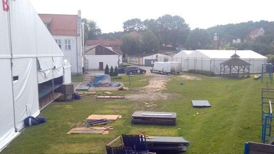 Festiwal Dwa Brzegi. Kina już stoją, czekają na widzów