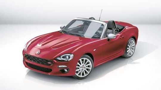 Fiat 124 spider. W oczekiwaniu na gorące lato