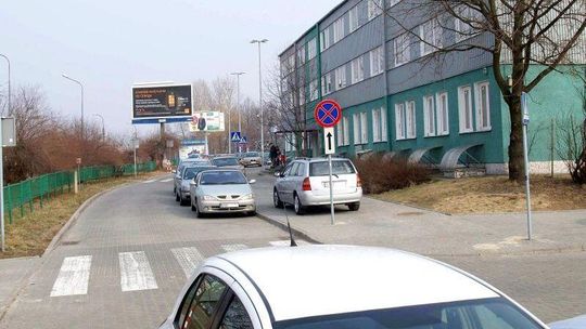Filaretów: Zakaz parkowania? Urzędnicy i tak parkują