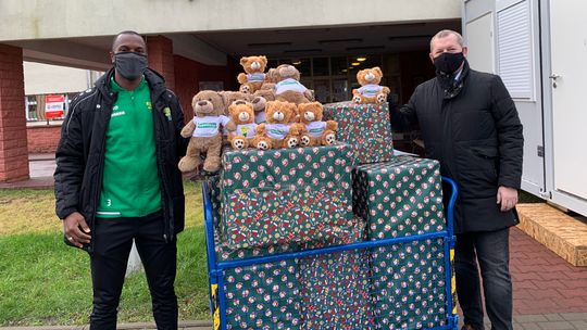 Finał akcji ChceMisiePomagać. Pluszaki od Górnika Łęczna trafiły do dzieci