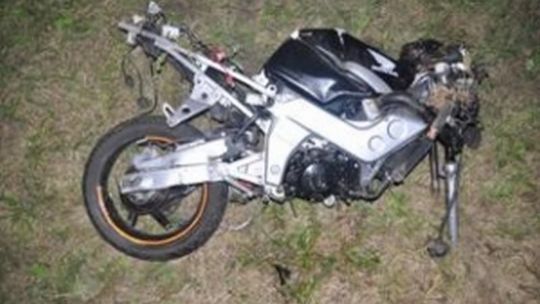 Firlej: Kierowca chciał ominąć wysepkę z lewej strony. Dwie osoby ranne