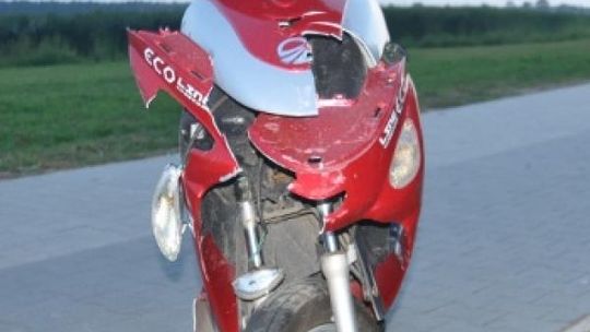 Firlej: Motorowerzysta jechał chodnikiem i uderzył w latarnię