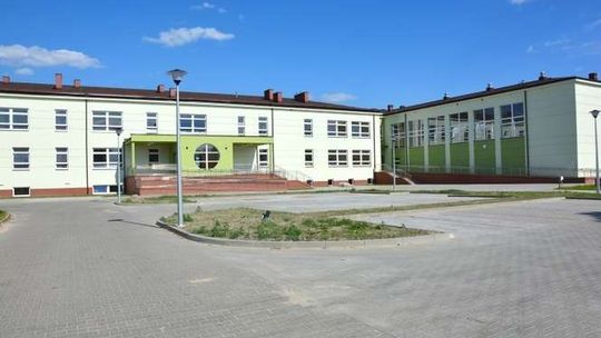 Firlej zainwestował w oświatę. Nowa sala, klasy i budynek szkoły
