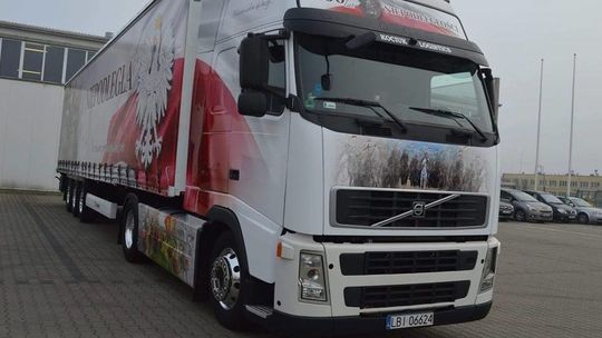 Firma przewozowa w nietypowy sposób upamiętniła 100. rocznicę odzyskania niepodległości