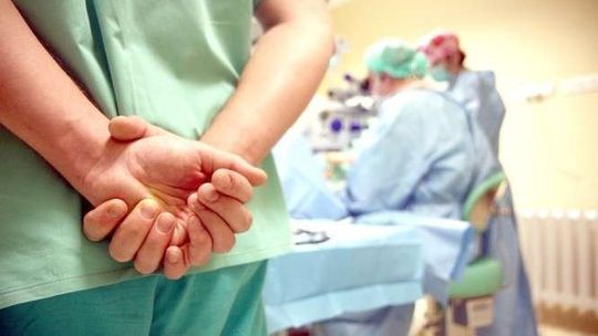 Firmy farmaceutyczne i lekarze. Jakie wsparcie trafia do szpitali?