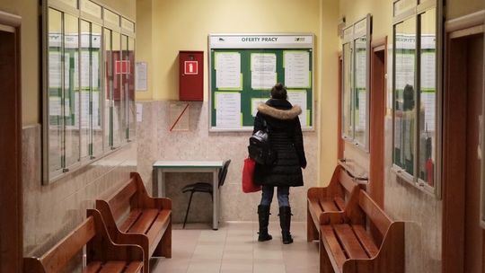 Firmy poszkodowane przez pandemię czekają na pomoc. Blisko 70 proc. planuje zwolnienia pracowników