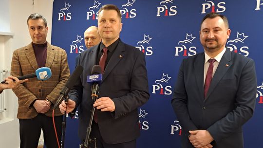 Flagowy program PiS do likwidacji? Politycy PiS: "Zwijanie państwa polskiego"