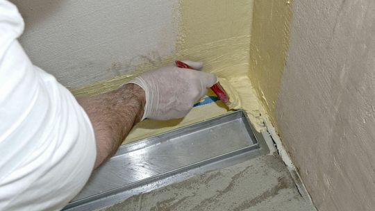 Folia w płynie. Gdzie i kiedy ją stosować