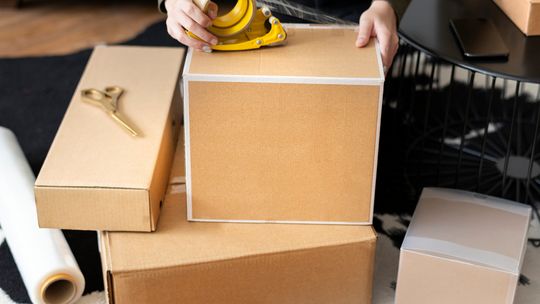 Foliopak, karton czy inne opakowanie – jak zapakować przesyłkę InPost?