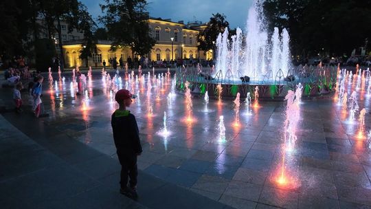 Fontanna multimedialna na placu Litewskim. Harmonogram pokazów we wrześniu 2019