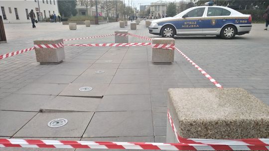 Fontanna na pl. Litewskim uszkodzona po raz kolejny. Tym razem to nie samochód