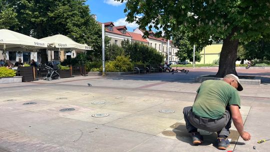 Fontanna na Rynku Wodnym w Zamościu wyłączona. „Ktoś zapchał dysze”