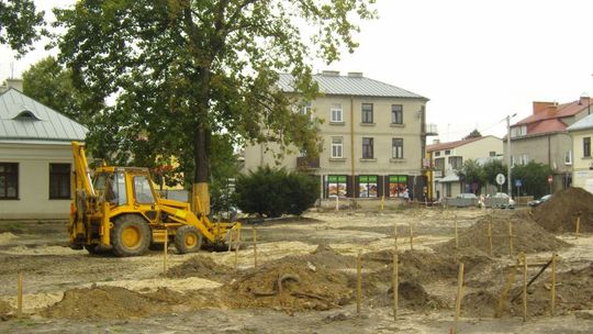 Fontanna ozdobi rynek w Łęcznej
