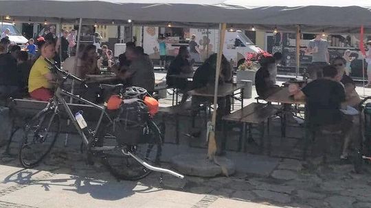 Food trucki dojechały do Chełma. Mieszkańcy chętniej sięgali po portfele niż maseczki